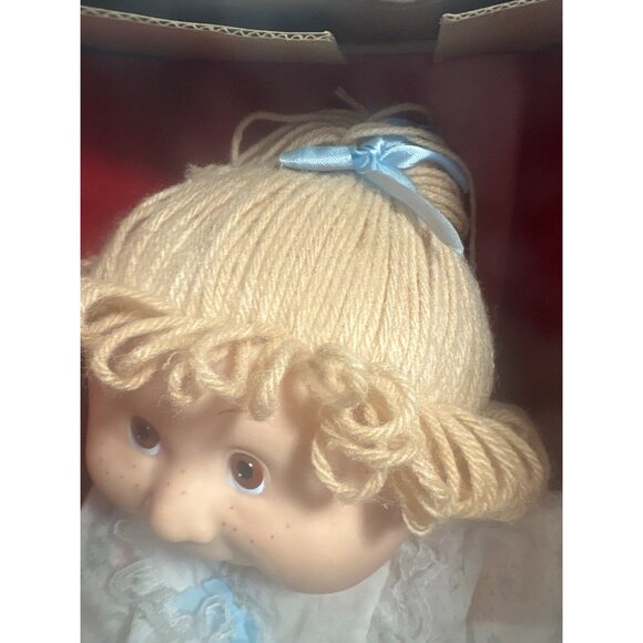 Flower Kids Doll By Blue Box Blond Hair White Blue Dress Freckles Brn Eyes 1983 - Picture 4 of 11